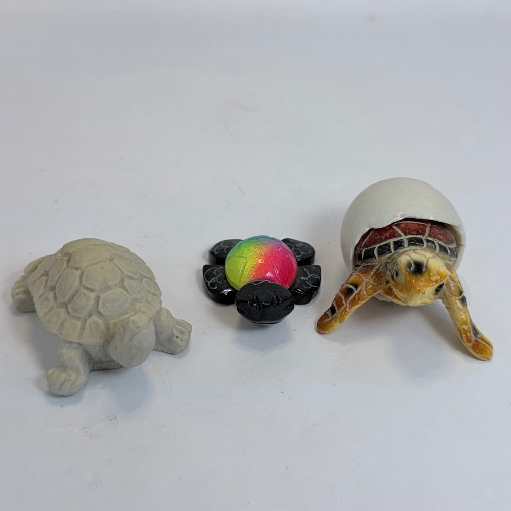 Vintage Miniature Turtle Figurine Set Ecuador Rainbow Resin Hatching Stone 3pc